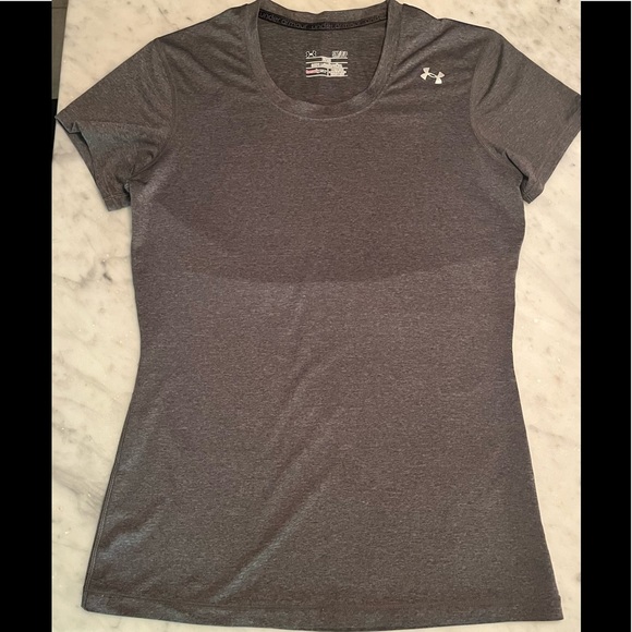 Under Armour Women’s Short Sleeve T-shirt in Small - Picture 1 of 3